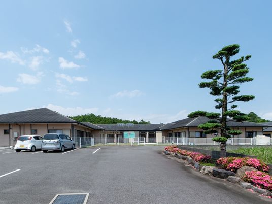 庭付きの一階建施設