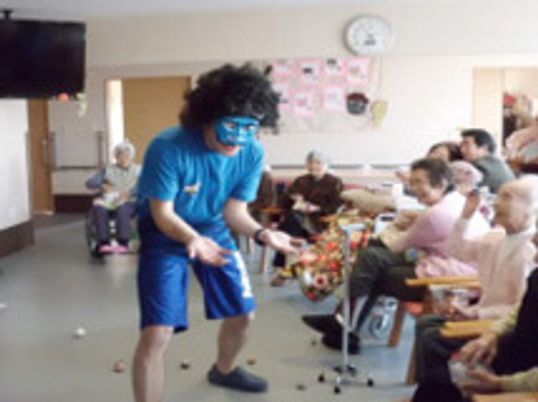 レクリエーション活動中の居室