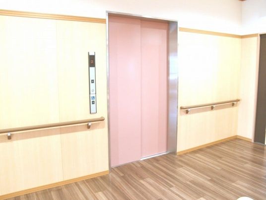 広いエレベーター