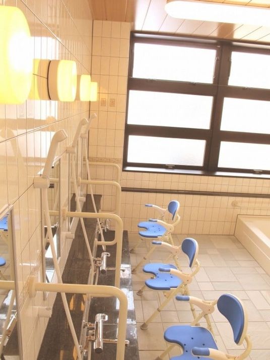 明るい空間の浴室
