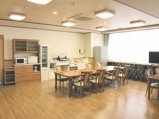 自然光が入るダイニングルーム
