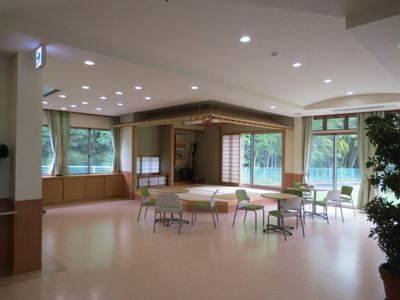 広々としたラウンジ