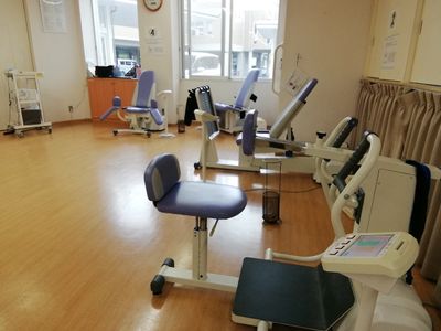 運動機器が並ぶ部屋