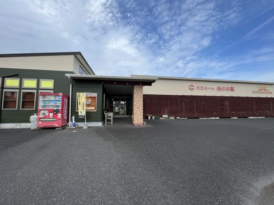 自動販売機がある外観
