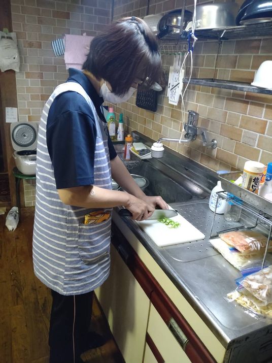 調理中のキッチン