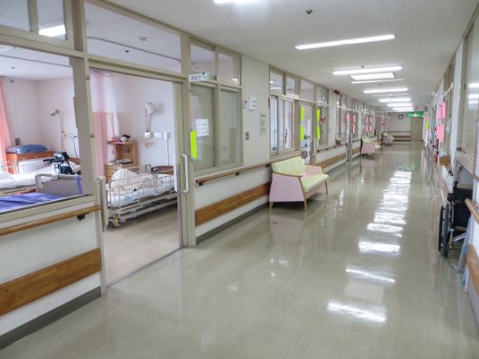 廊下と個室の様子