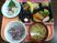 彩り豊かな食事が並ぶ食堂