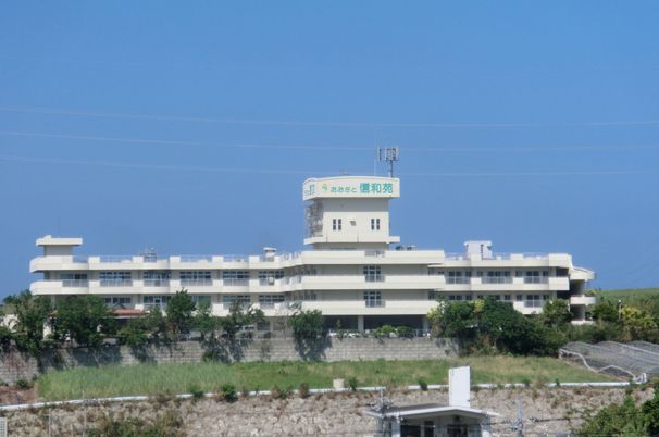 広々とした建物の外観