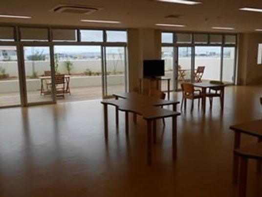 広々とした明るい共有空間