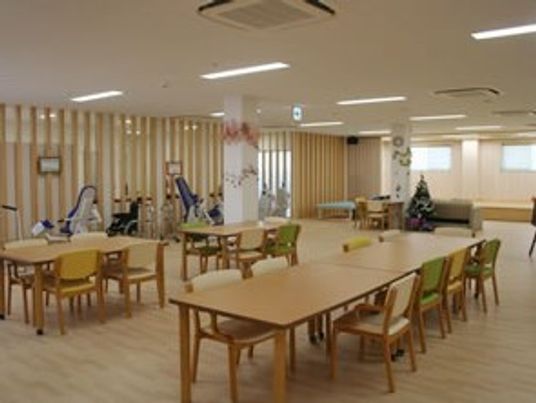 ゆったりとした共用ダイニング