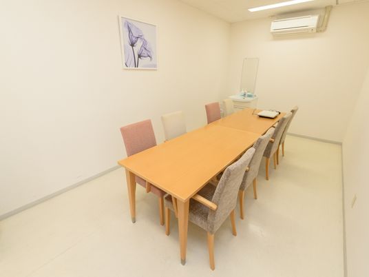 シンプルな会議室