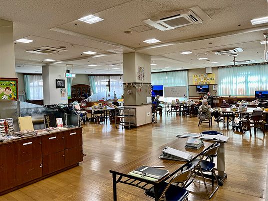 広々とした明るい部屋