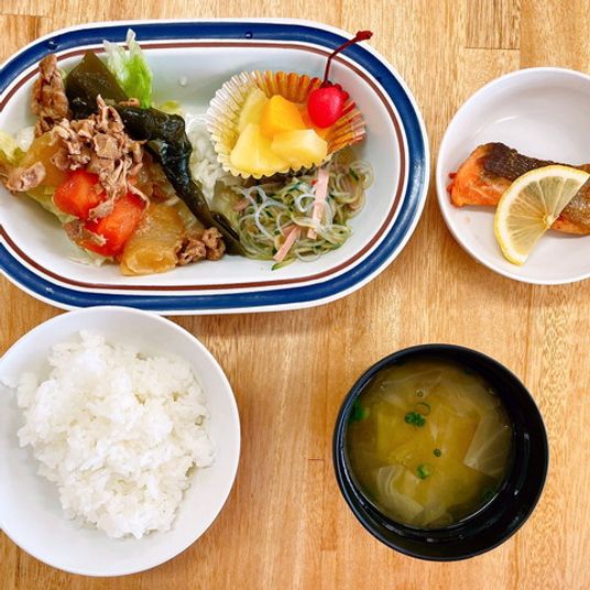 昼食メニューの一例