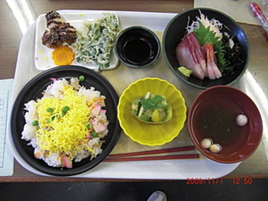 和食の盛り付け例 食堂