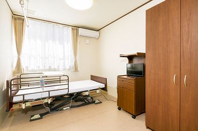 アーチ型の建物エントランス