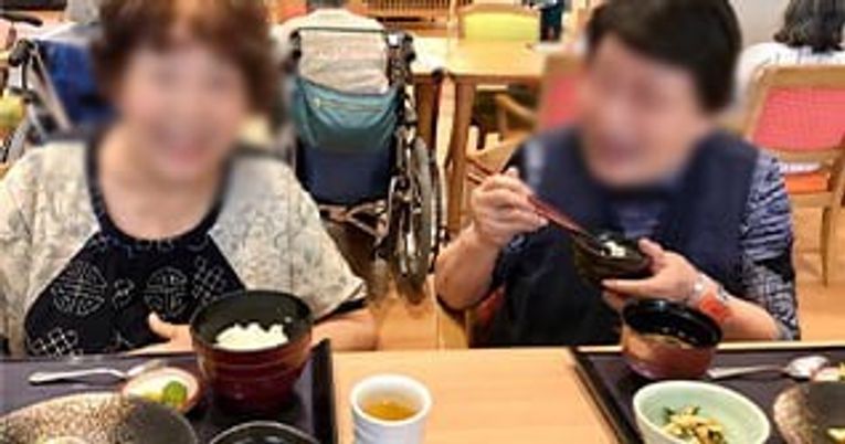 賑やかな食堂