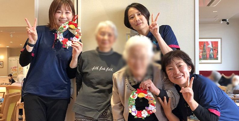 スタッフと利用者の笑顔