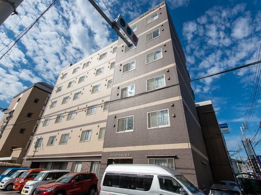 多階層のモダン建築