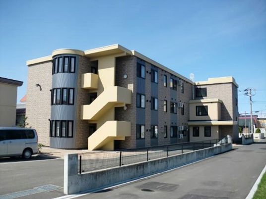 広々とした施設外観
