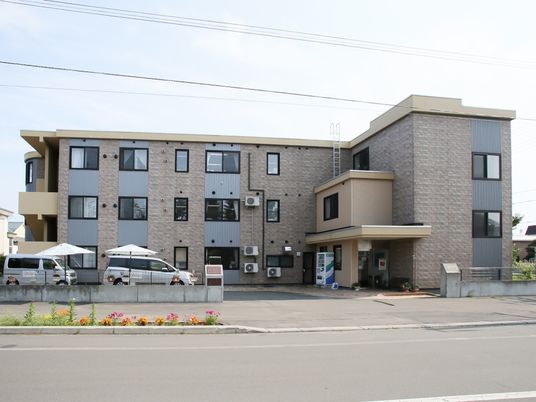 現代的な建物の外観