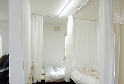 穏やかな休憩空間の居室