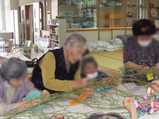楽しむ高齢者たちの様子