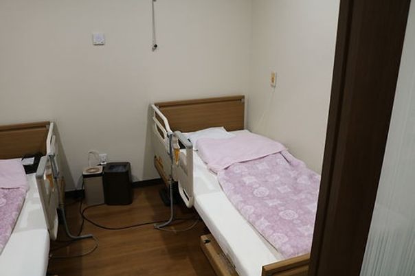 ベッドが並ぶ居室