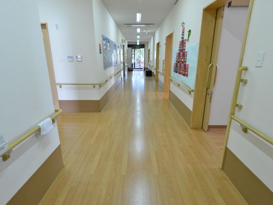 清潔な床の廊下