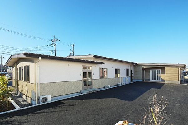 広々とした建物の外観