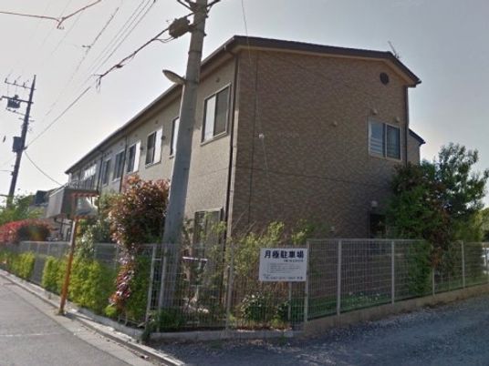 茶色の外壁の居室