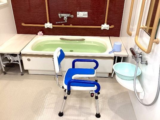 車椅子対応の浴室
