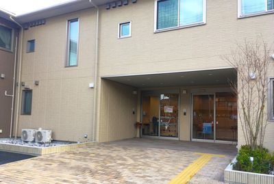 開放的なエントランス