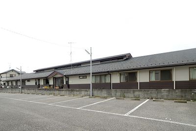 広々とした外観