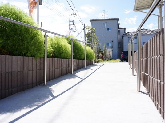 整備された外の通路
