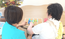 楽しむ様子のラウンジ
