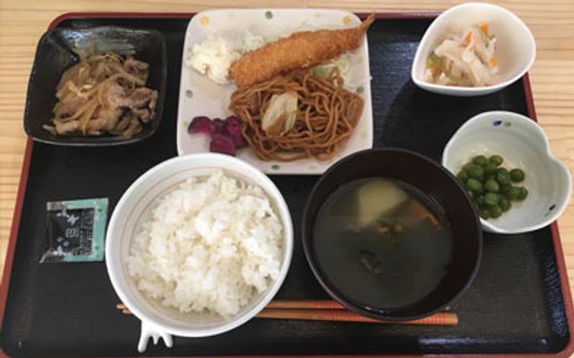 彩り豊かな食事の料理