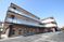 三階建ての建物外観