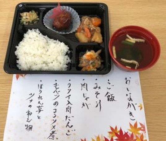 彩り豊かな食事の盛り付け