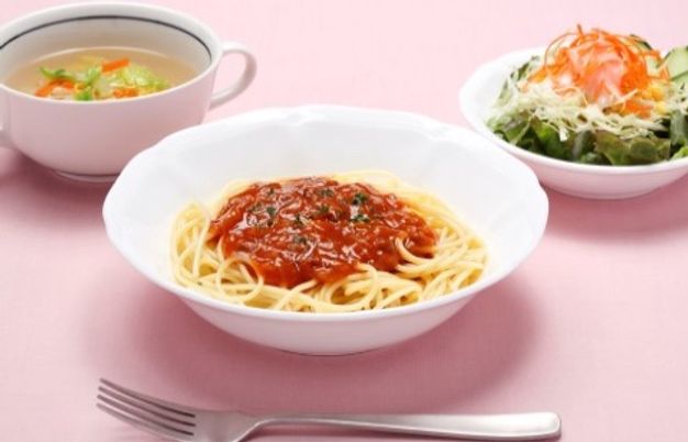 彩り豊かな食事風景