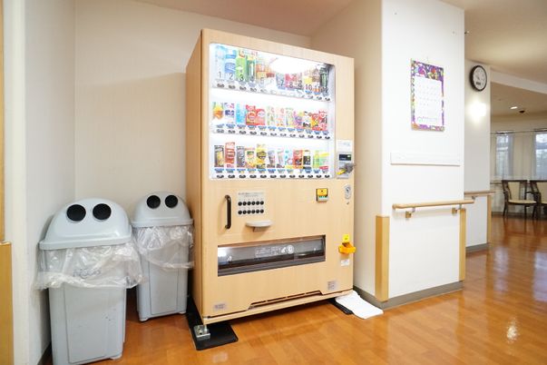 自動販売機と廊下