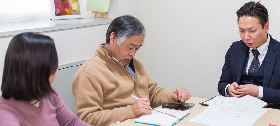 三人での面談シーン