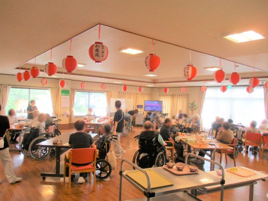 開放的なラウンジ