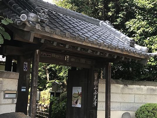 伝統的な門構えエントランス