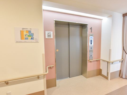 清潔なエレベーターホール