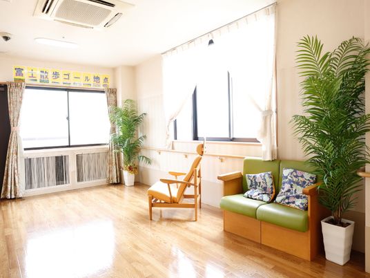 明るい居室の角部屋