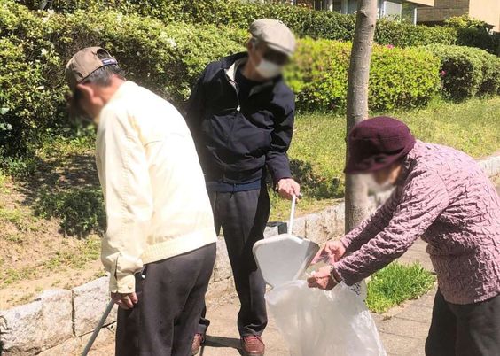 どのような画像か簡潔に示すテキスト