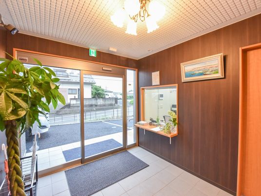 エントランスの落ち着いた雰囲気