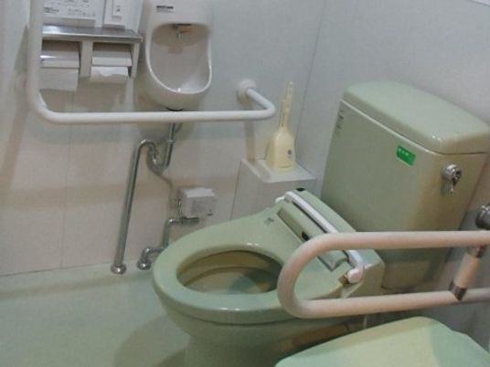 バリアフリー設計のトイレ
