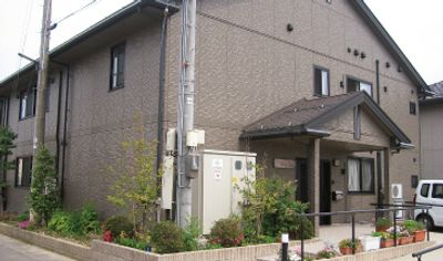 落ち着いた建物の外観