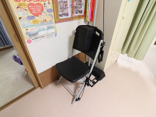 歩行補助用の椅子